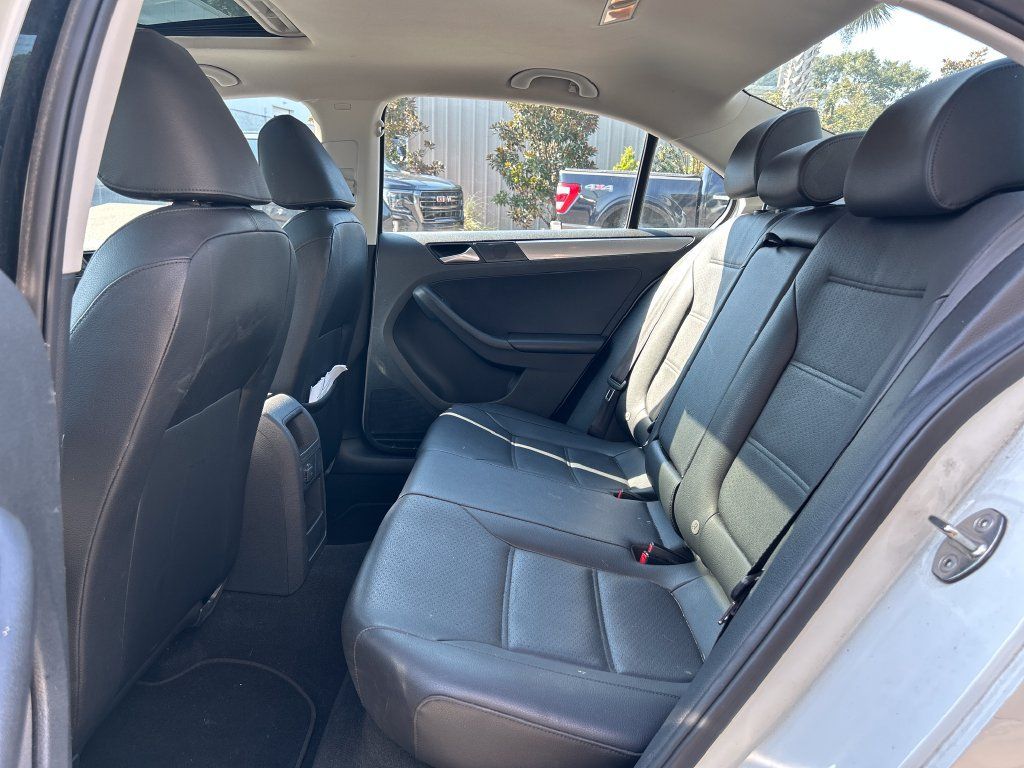 Used 2017 Volkswagen Jetta SE FWD image 13
