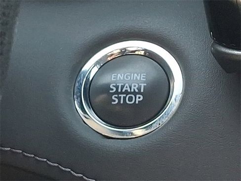 Used 2023 Toyota Highlander L image 22