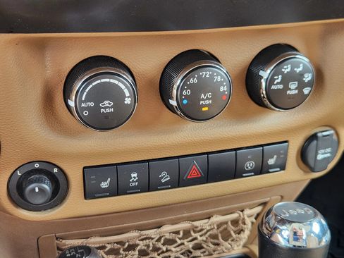 Used 2013 Jeep Wrangler Rubicon w/ Dual Top Group AWD/4WD image 20