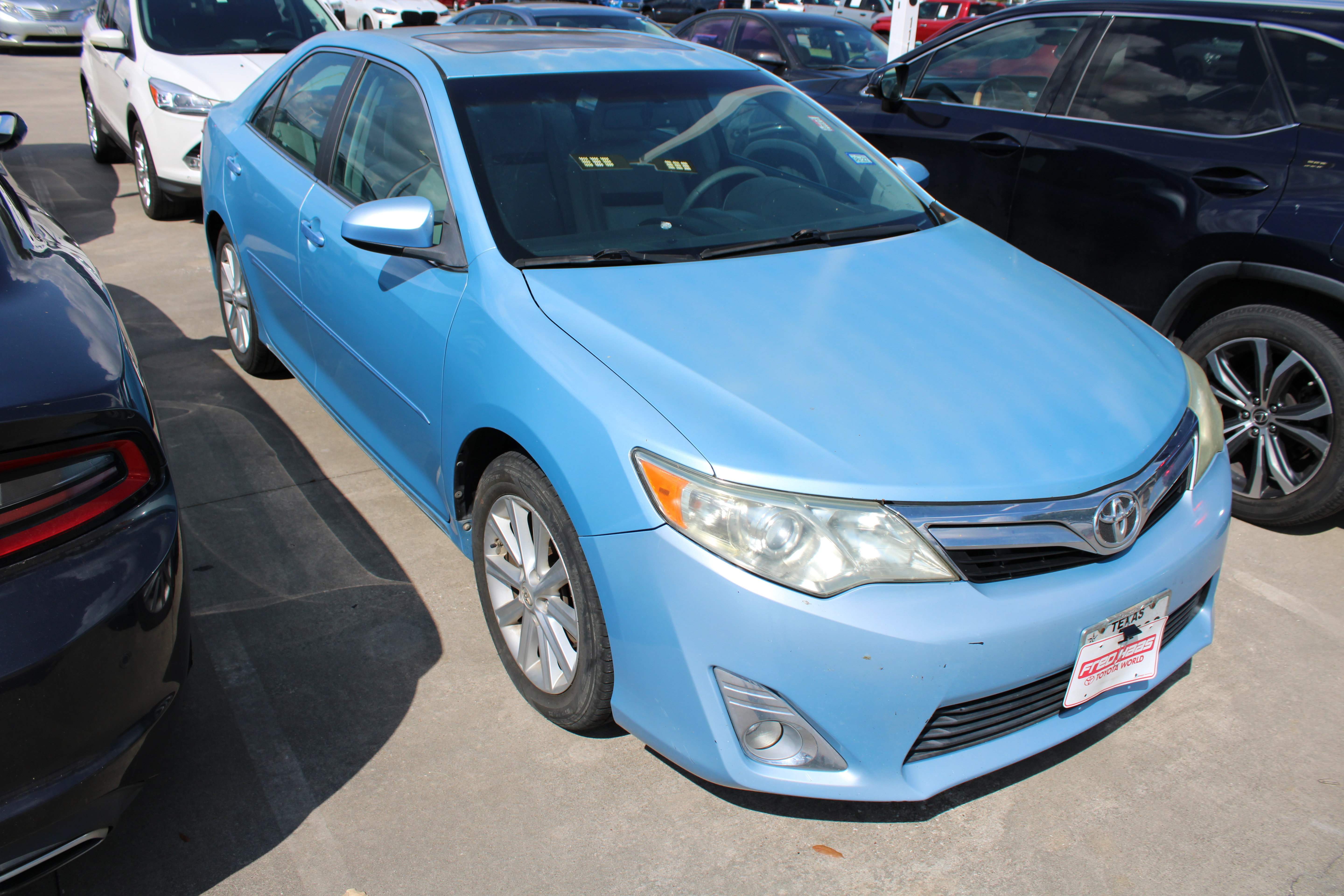 Used 2013 Toyota Camry XLE w/ Convenience Pkg FWD image 2