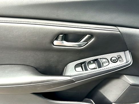 Used 2024 Nissan Sentra SV FWD image 16