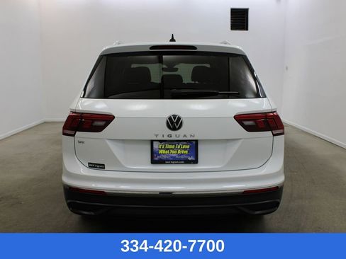 Certified 2023 Volkswagen Tiguan SE w/ Panoramic Sunroof Package image 3