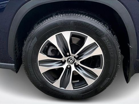 Used 2022 Toyota Highlander XLE image 34