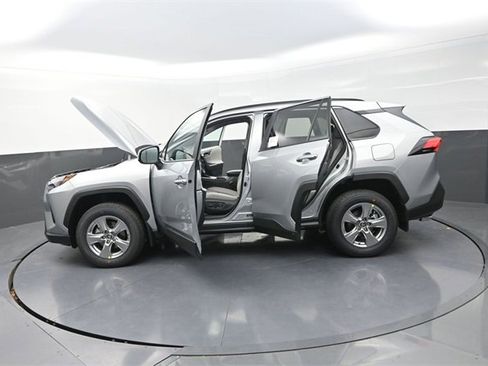 New 2025 Toyota RAV4 XLE image 38