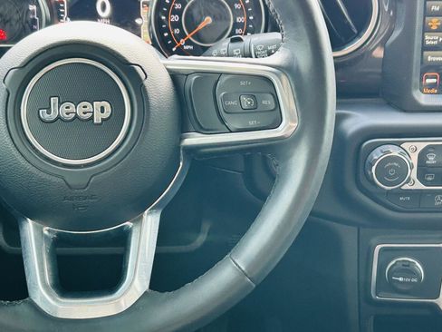 Used 2022 Jeep Wrangler Unlimited Sahara image 17