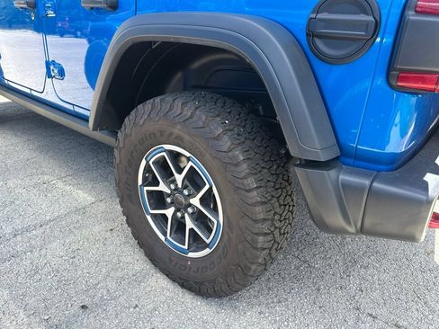 Used 2024 Jeep Wrangler Unlimited Rubicon w/ Technology Group AWD/4WD image 11