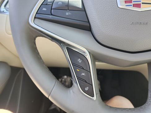 Used 2017 Cadillac XT5 Luxury w/ Driver Awareness Package FWD image 9