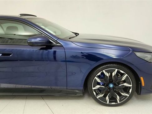 Used 2025 BMW i5 eDrive40i w/ M Sport Package image 7