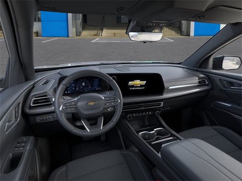 New 2026 Chevrolet Traverse LT w/ Driver Confidence Package AWD/4WD image 15