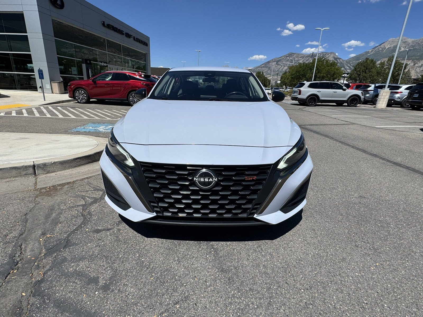 Used 2023 Nissan Altima 2.5 SR AWD/4WD image 9