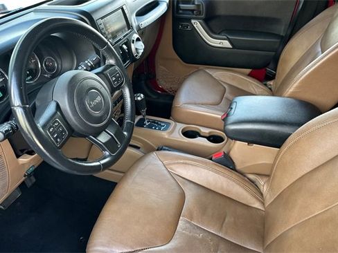 Used 2013 Jeep Wrangler Unlimited Sahara w/ Connectivity Group image 9