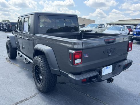 Used 2025 Jeep Gladiator Sport AWD/4WD image 7