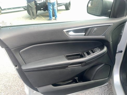 Used 2018 Ford Edge SEL w/ Equipment Group 201A AWD/4WD image 18