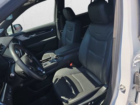 Certified 2024 Cadillac XT6 Premium Luxury w/ Technology Package AWD/4WD image 17