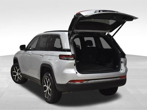 New 2025 Jeep Grand Cherokee Limited image 31
