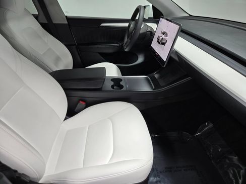 Used 2024 Tesla Model Y Long Range AWD/4WD image 50