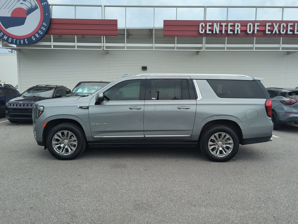 Used 2023 GMC Yukon XL Denali AWD/4WD image 3
