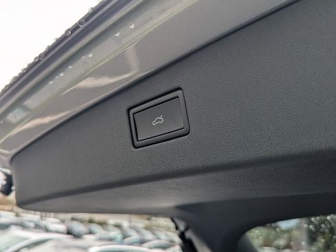 New 2026 Volkswagen Tiguan SE image 30