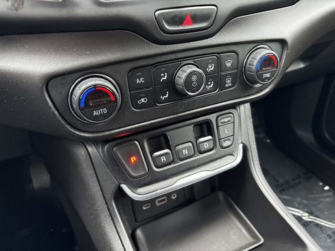 Used 2020 GMC Terrain SLE w/ Driver Convenience Package FWD image 22