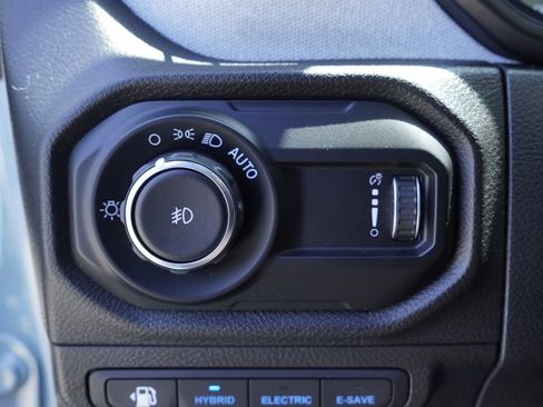Used 2024 Jeep Wrangler Unlimited w/ Convenience Group AWD/4WD image 8
