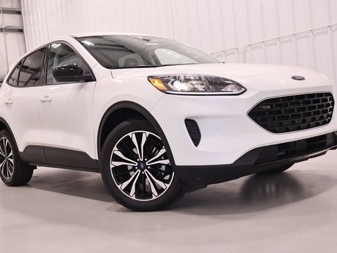 Certified 2022 Ford Escape SE w/ SE Sport Appearance Package AWD/4WD image 36
