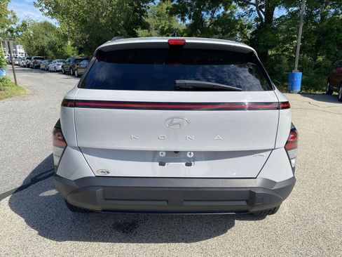 Used 2024 Hyundai Kona SEL AWD/4WD image 6