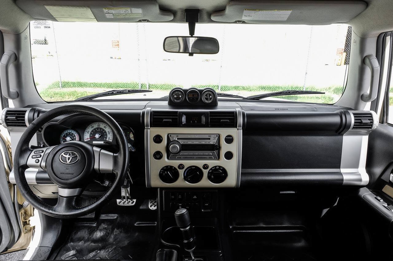 Used 2008 Toyota FJ Cruiser 2WD w/ Upgrade Pkg 2 image 19