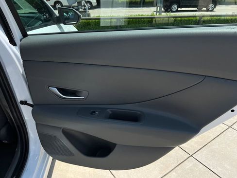 Used 2024 Hyundai Elantra SEL FWD image 8