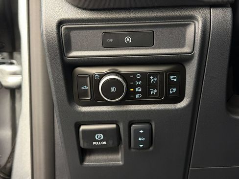 Used 2025 Ford F150 Lariat AWD/4WD image 29