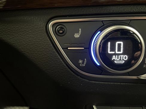 Used 2024 Audi Q5 e Premium Plus w/ Premium Plus Package image 8