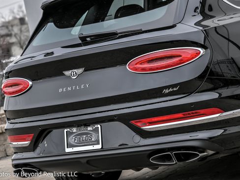 Used 2023 Bentley Bentayga Plug-In Hybrid image 14