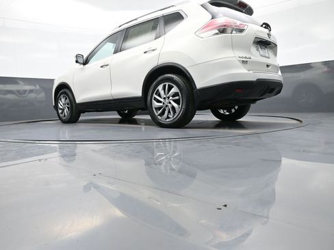 Used 2014 Nissan Rogue SL w/ SL Premium Package image 32
