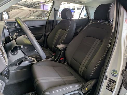 Used 2025 Hyundai Venue SEL FWD image 23