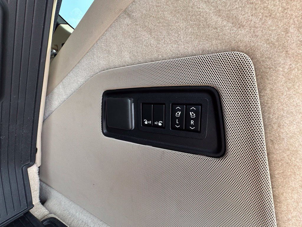 Used 2021 Cadillac Escalade Premium Luxury w/ Driver Assist Tech Package AWD/4WD image 43