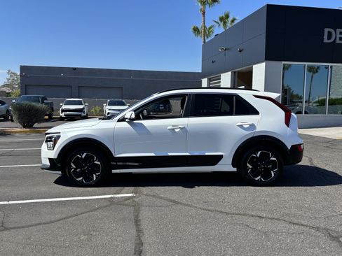 Certified 2023 Kia Niro Wind w/ Wind Preserve Package FWD image 5