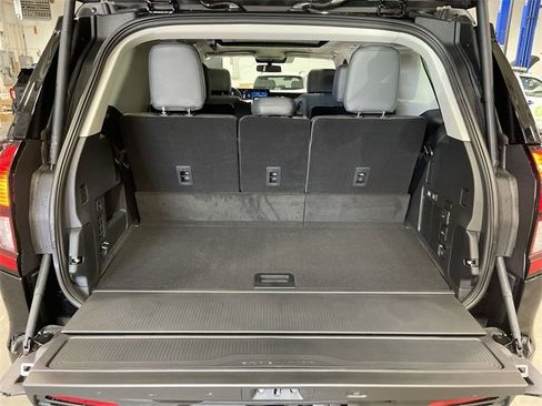 New 2025 Ford Expedition Active image 25