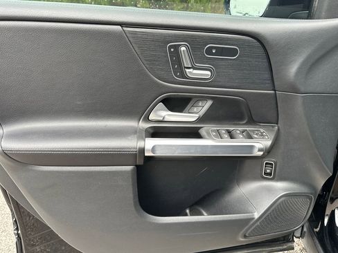 Used 2023 Mercedes-Benz GLB 250 4MATIC image 27
