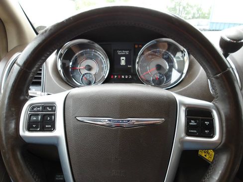 Used 2013 Chrysler Town & Country Touring-L w/ Driver Convenience Group FWD image 14