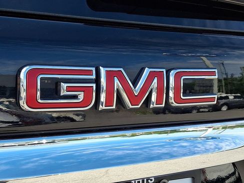 Used 2024 GMC Terrain SLE AWD/4WD image 28