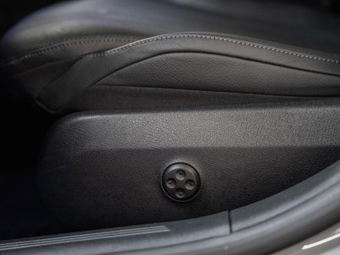 Used 2025 Mercedes-Benz E 350 4MATIC Sedan image 41