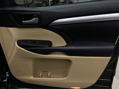 Used 2018 Toyota Highlander XLE image 27