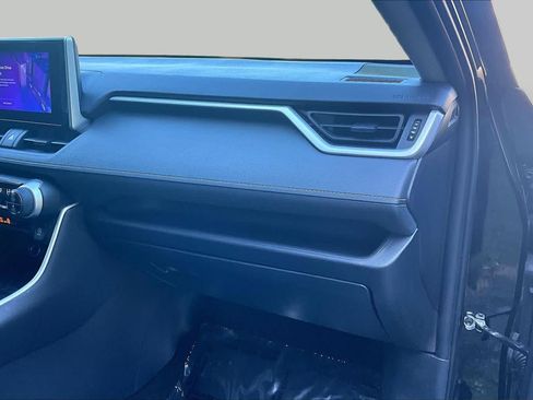 Used 2025 Toyota RAV4 XLE FWD image 19