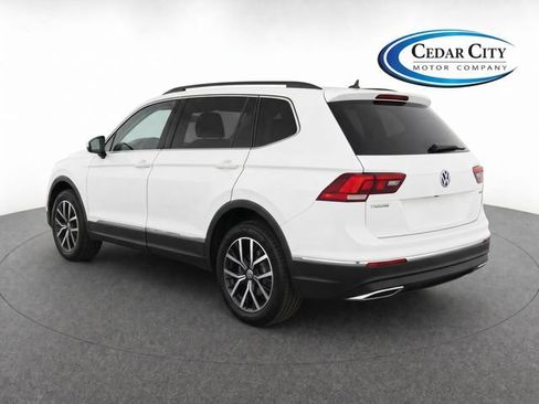 Used 2020 Volkswagen Tiguan SE w/ Panoramic Sunroof Package AWD/4WD image 3