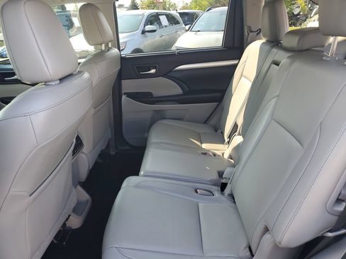 Used 2019 Toyota Highlander XLE AWD/4WD image 26