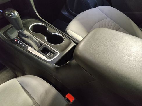 Used 2020 Chevrolet Equinox LS image 26