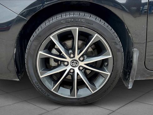 Used 2017 Toyota Camry XSE image 10