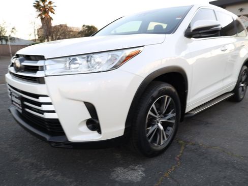Used 2017 Toyota Highlander LE image 36