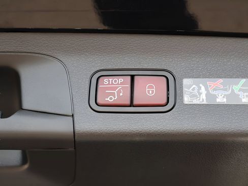 New 2026 Mercedes-Benz GLS 450 4MATIC image 17