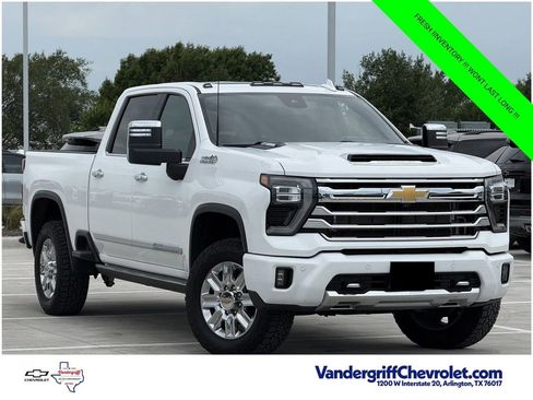 Used 2024 Chevrolet Silverado 2500 High Country w/ High Country Premium Package AWD/4WD image 2