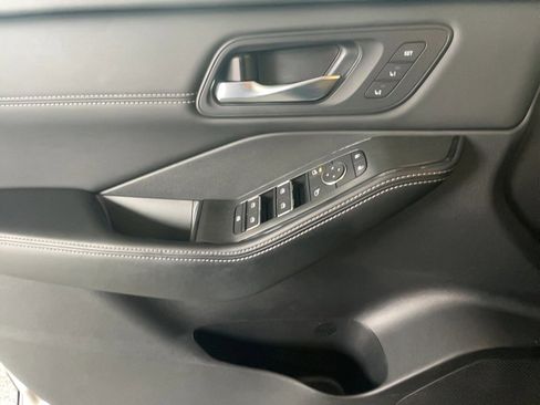 Used 2024 Nissan Rogue SL w/ SL Premium Package image 6